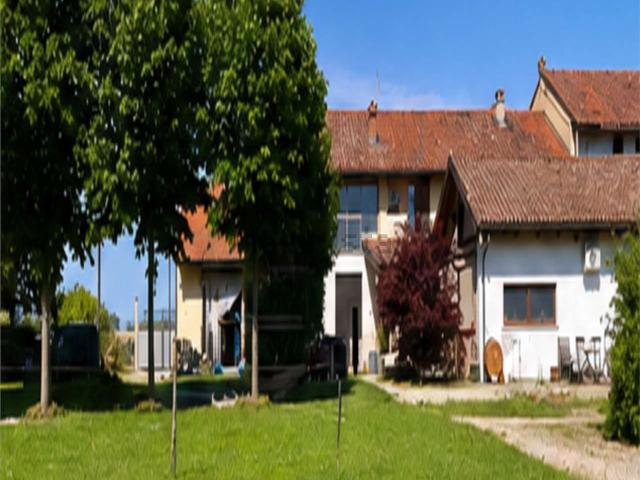 Appartamento in vendita di 694 m² in Via Cap. Magg. Luigi Alzona