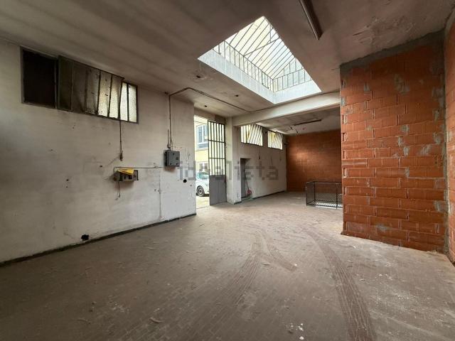 Appartamento in vendita di 700 m² in Via Carlo Pizzorno, 3