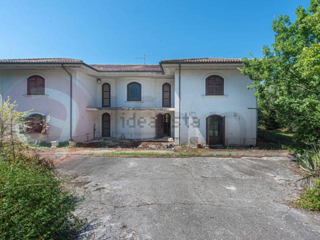 Appartamento in vendita di 700 m² in Contrada Fontana Merola