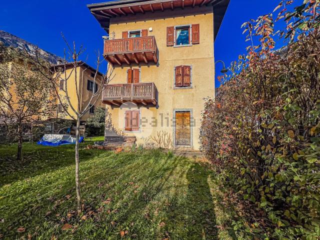 Appartamento in vendita di 70 m² in Frazione Strada, 35