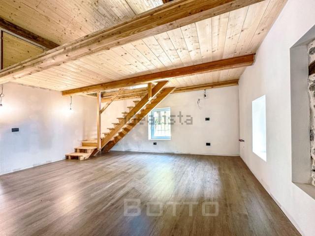 Appartamento in vendita di 70 m² in Frazione Santa Maria, 1