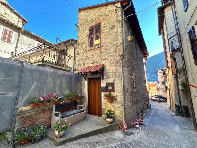Appartamento in vendita di 70 m² in Via Tra le Case, 1