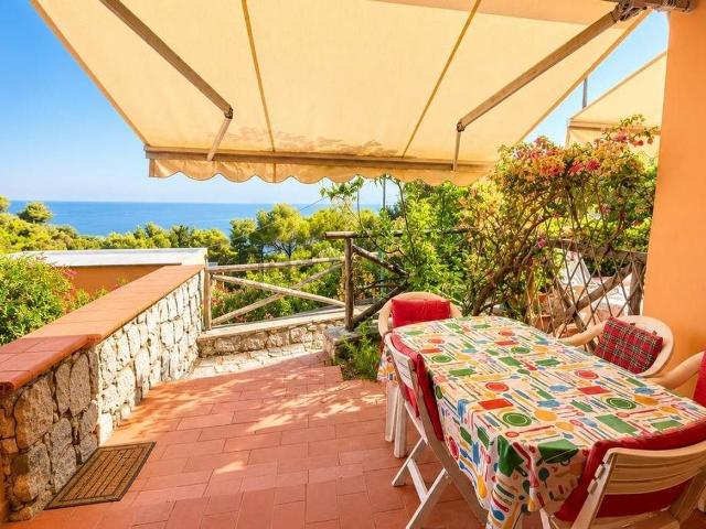 Appartamento in vendita di 70 m² in Via del Colle
