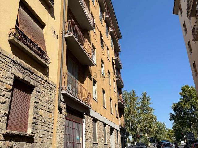 Appartamento in vendita di 70 m² in Via del Ponte all&apos Asse, 24