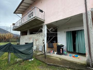 Appartamento in vendita di 70 m² in Via Provinciale Avenza Sarzana, 54033