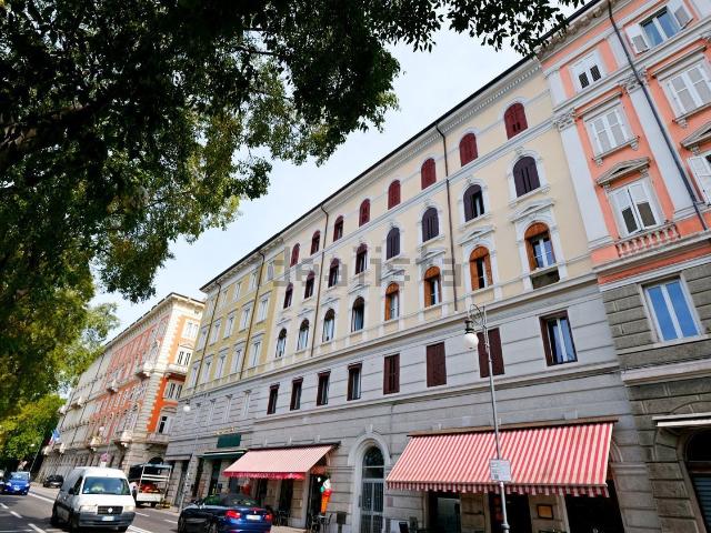 Appartamento in vendita di 70 m² in Viale Miramare, 13