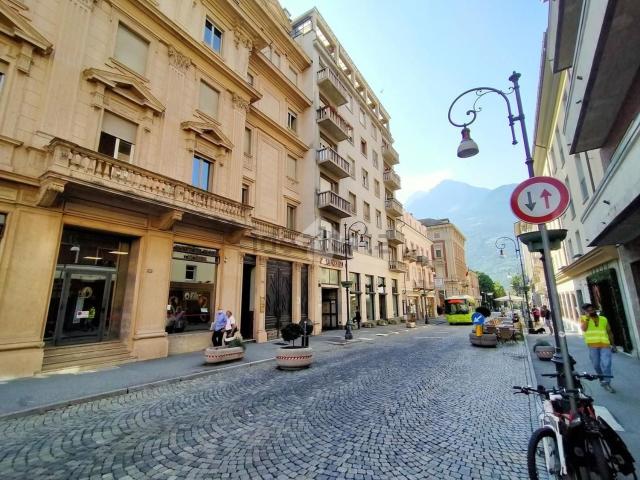 Appartamento in vendita di 70 m² in Viale Conseil Des Commis, 5