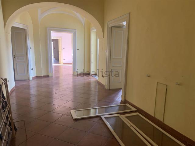 Appartamento in vendita di 710 m² in Via Garibaldi