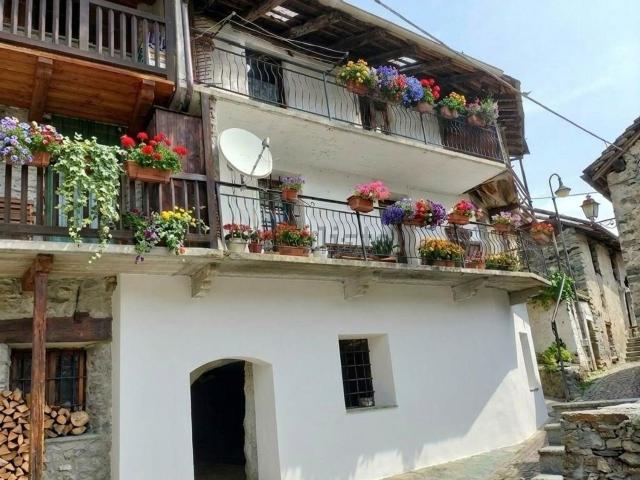 Appartamento in vendita di 71 m² in Frazione Chataignere, 22