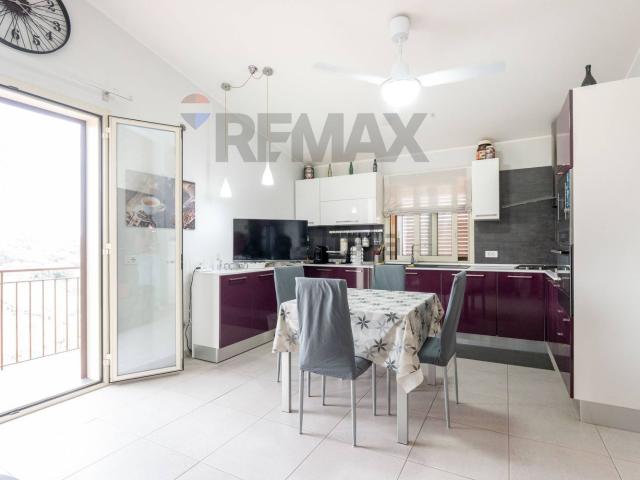 Appartamento in vendita di 71 m² in Via de Nicola, 25