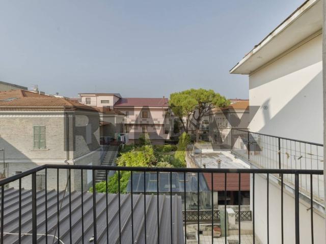 Appartamento in vendita di 71 m² in Via dei Peligni, 60
