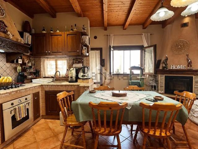 Appartamento in vendita di 71 m² in Via Giuseppe Azzolini, 5