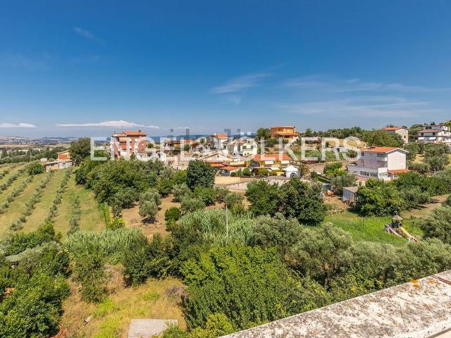 Appartamento in vendita di 71 m² in Via Stazione di Cesano