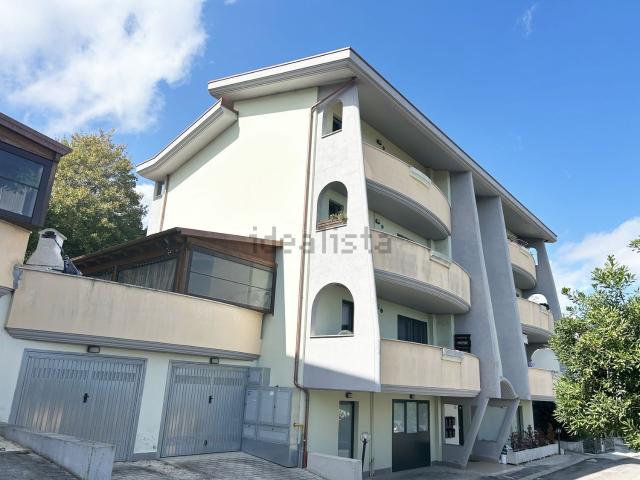 Appartamento in vendita di 72 m² in Contrada COLLE BARBONE, 2