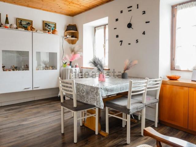Appartamento in vendita di 240 m² in Frazione Pergheri, 3