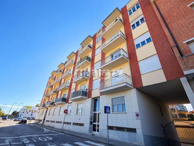 Appartamento in vendita di 77 m² in Piazza Luigi Dompè, 15