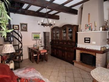 Appartamento in vendita di 77 m² in Via Vittorio Veneto, 19