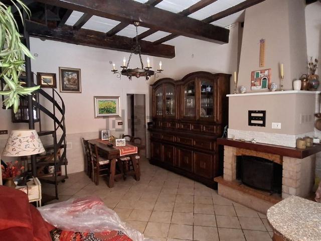 Appartamento in vendita di 77 m² in Via Vittorio Veneto, 19