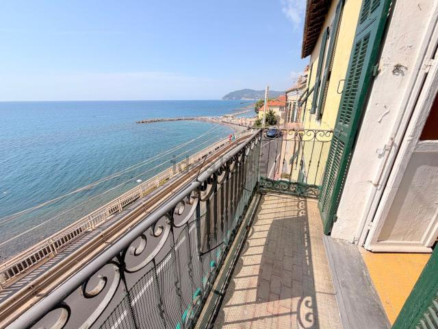 Appartamento in vendita di 77 m² in Via Aurelia, 52