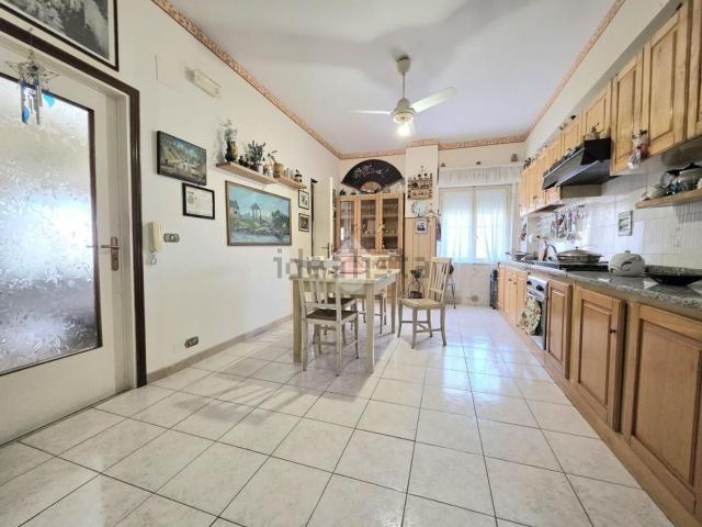Appartamento in vendita di 77 m² in Via Ciccarello Case Popolari, 2