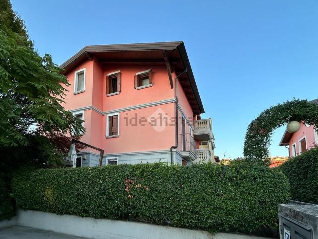 Appartamento in vendita di 77 m² in Via degli Onez, 41