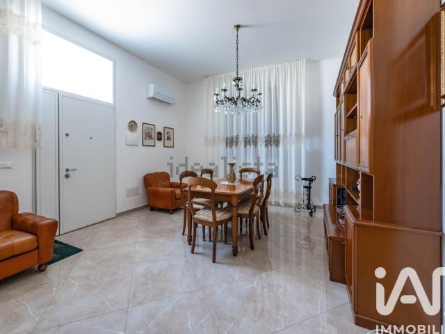 Appartamento in vendita di 77 m² in Via di Mezzo, 24