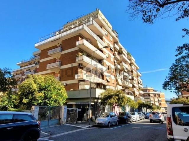 Appartamento in vendita di 77 m² in Via Petrarca, 3