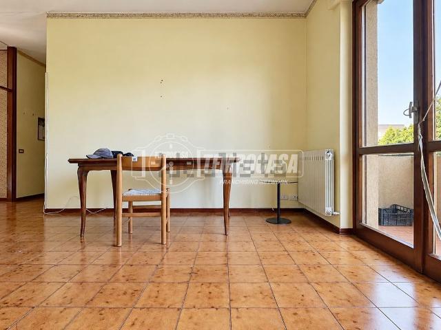 Appartamento in vendita di 77 m² in Via Salvo D&apos Acquisto