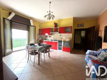 Appartamento in vendita di 77 m² in Viale Stazione, 29