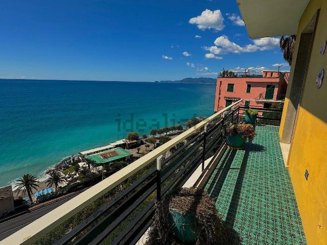 Appartamento in vendita di 74 m² in Via della Cornice, 68