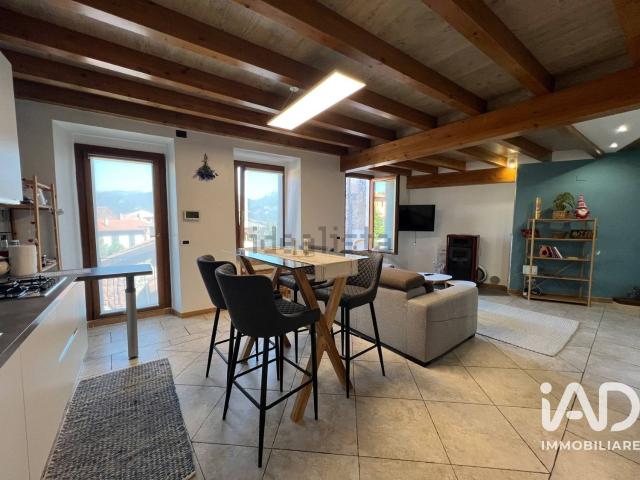 Appartamento in vendita di 74 m² in Via II Portici, 12