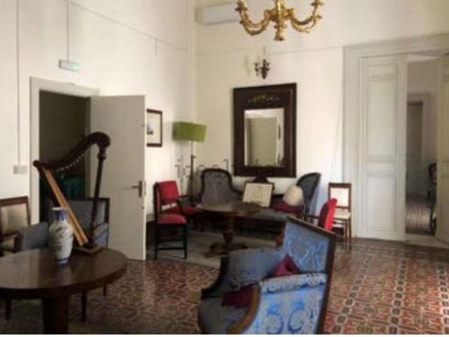 Appartamento in vendita di 750 m² in Via Saverio Landolina