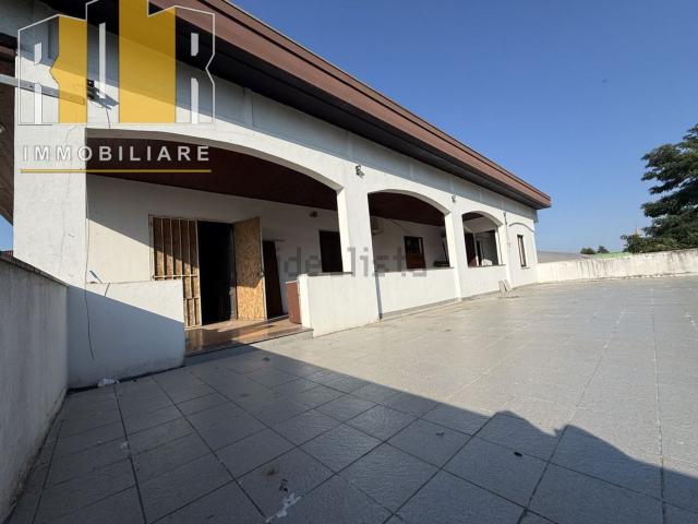 Appartamento in vendita di 750 m² in Via Sette Gennaio