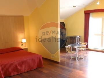 Appartamento in vendita di 750 m² in Via Spoleto