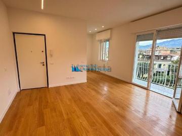 Appartamento in vendita a Ronchi Massa - Balcone
