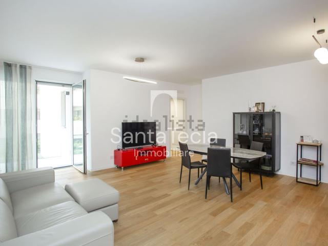 Appartamento in vendita di 75 m² in Via Ugo Foscolo, 6