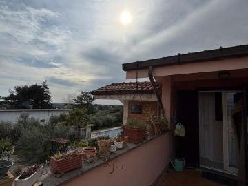 Appartamento in vendita di 75 m² in Via Astura, 24