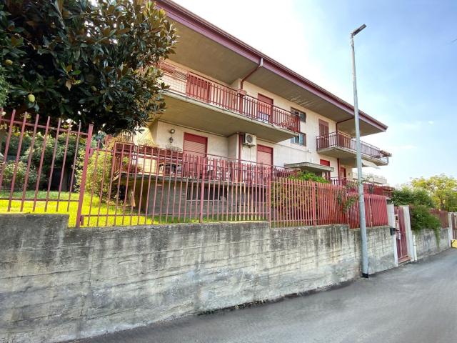 Appartamento in vendita di 75 m² in Via dei Pini, 4