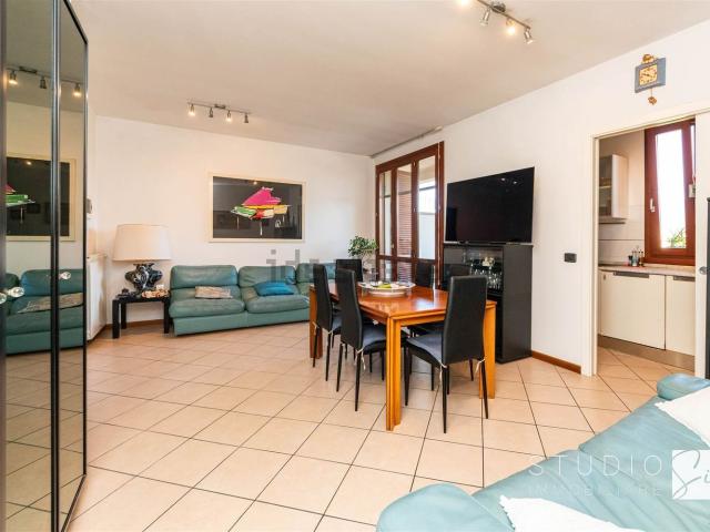 Appartamento in vendita di 75 m² in Via della Costituzione