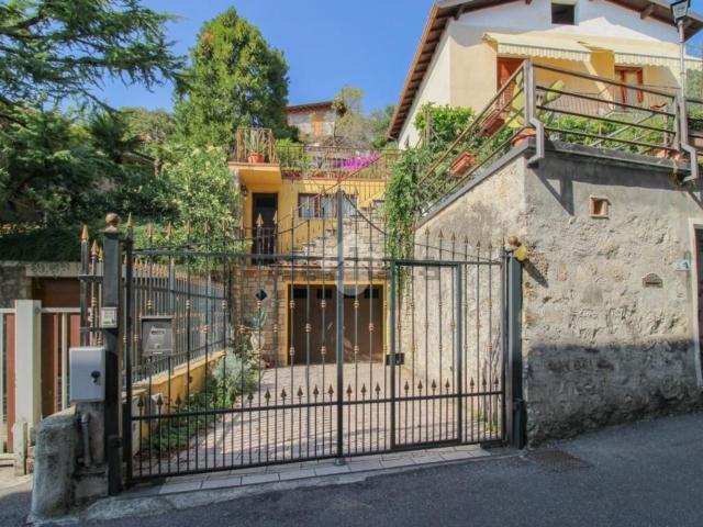 Appartamento in vendita di 75 m² in Via di Clune