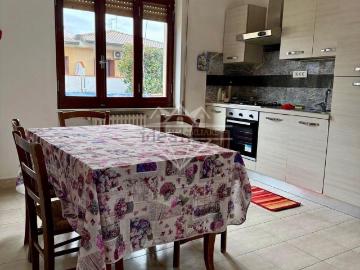 Appartamento in vendita di 75 m² in Via Provinciale Avenza Sarzana, 54033