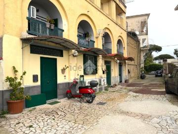 Appartamento in vendita di 75 m² in Via Scipione Capece, 2