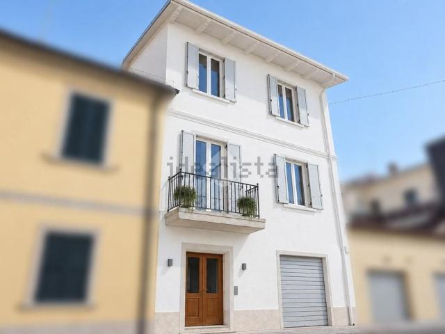 Appartamento in vendita di 75 m² in Viale Montegrappa