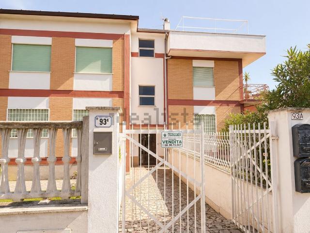 Appartamento in vendita di 76 m² in Via di Villa Claudia, 93