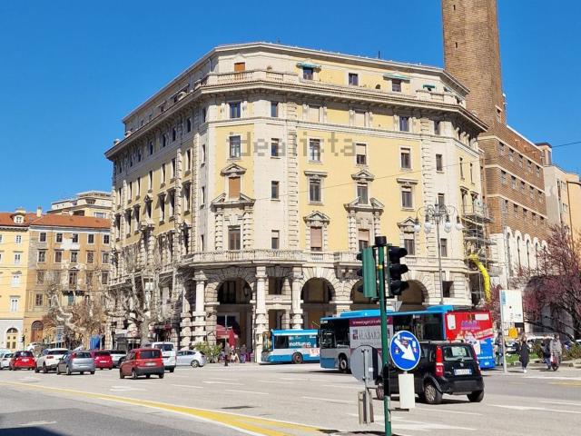 Appartamento in vendita di 76 m² in Via Giosuè Carducci, 2