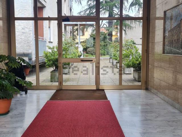 Appartamento in vendita di 76 m² in Via Roberto Ardigò, 11