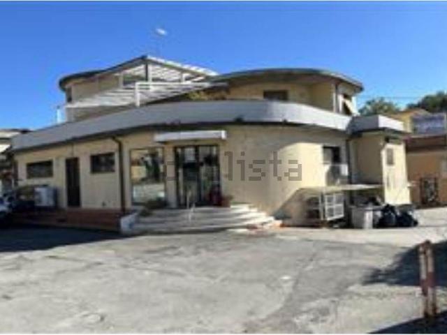 Appartamento in vendita di 771 m² in Via delle Ville, 84