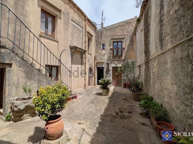 Appartamento in vendita di 78 m² in Via Gian Filippo Guarnotti, 23