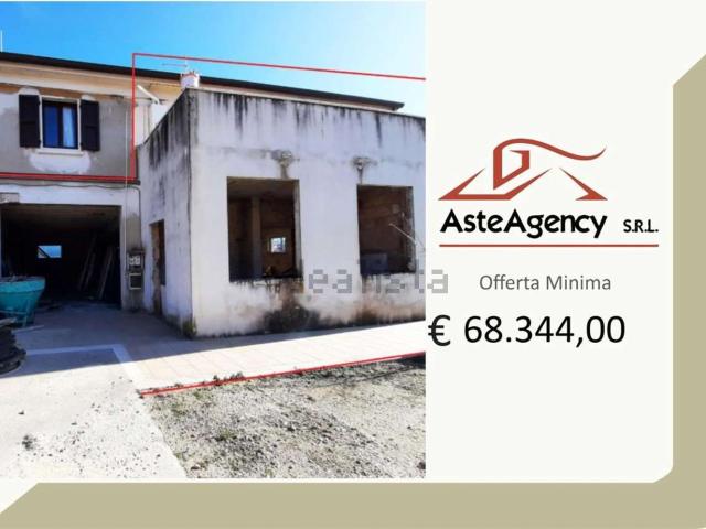 Appartamento in vendita di 79 m² in Circonvallazione le Grazie, 23