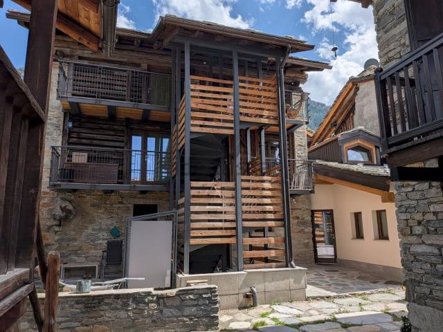 Appartamento in vendita di 79 m² in Frazione Lillaz, 124